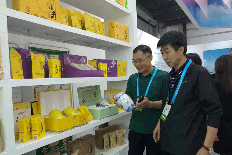 农业局局长刘海生率领原平参展企业 参加第六届（山西）特色农产品交易 博览会